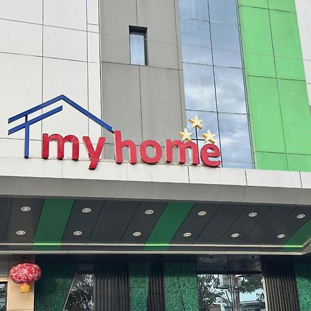My Home Hotel Pontianak Exterior foto