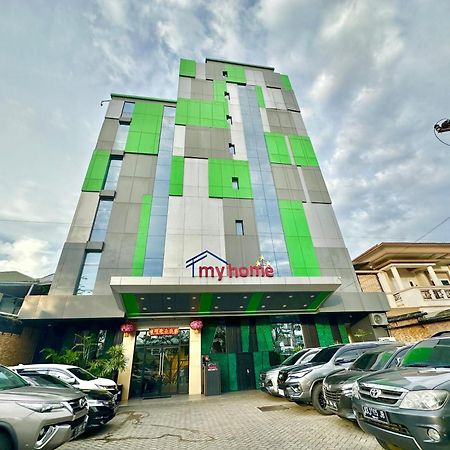 My Home Hotel Pontianak Exterior foto