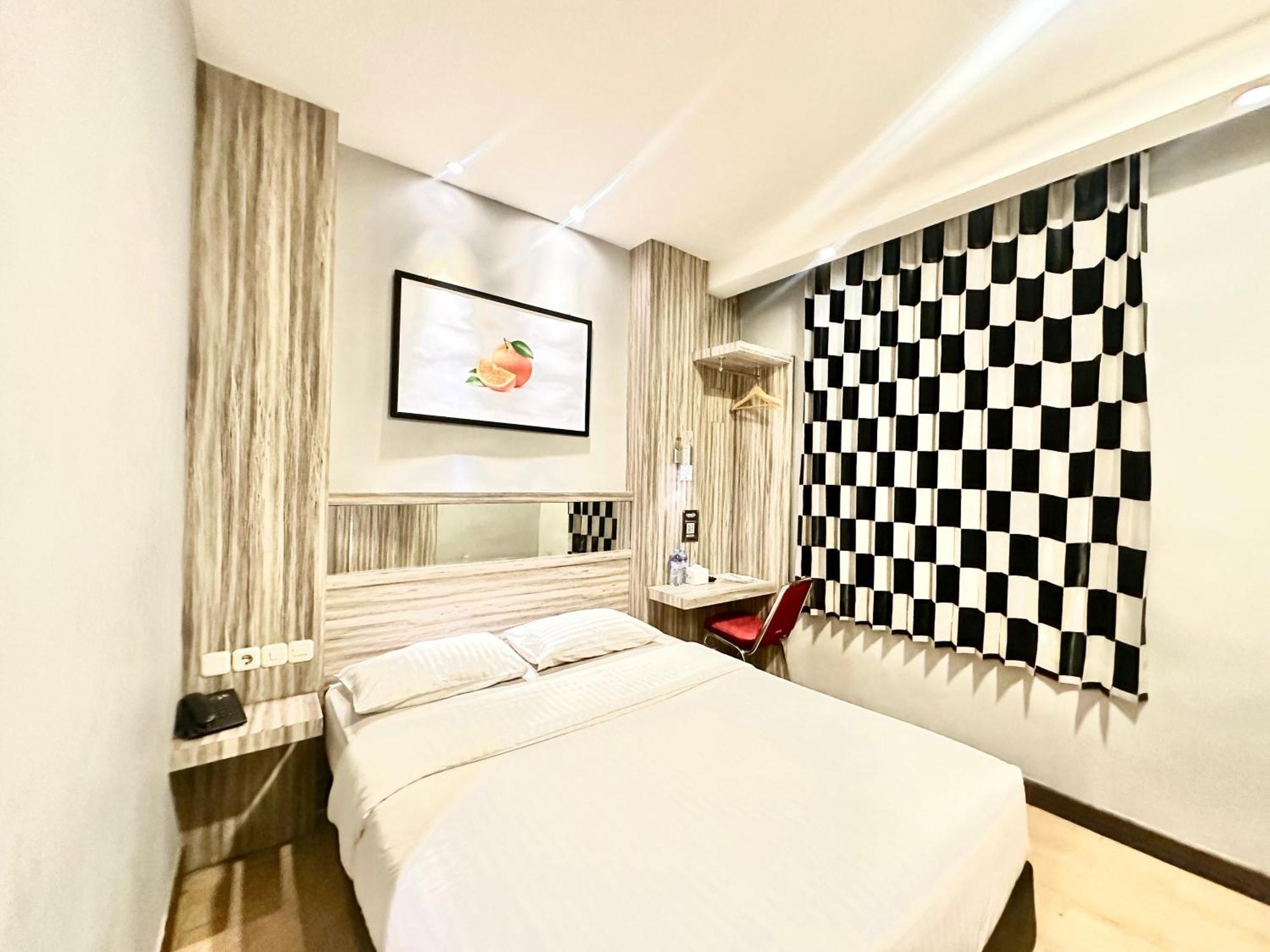 My Home Hotel Pontianak Exterior foto