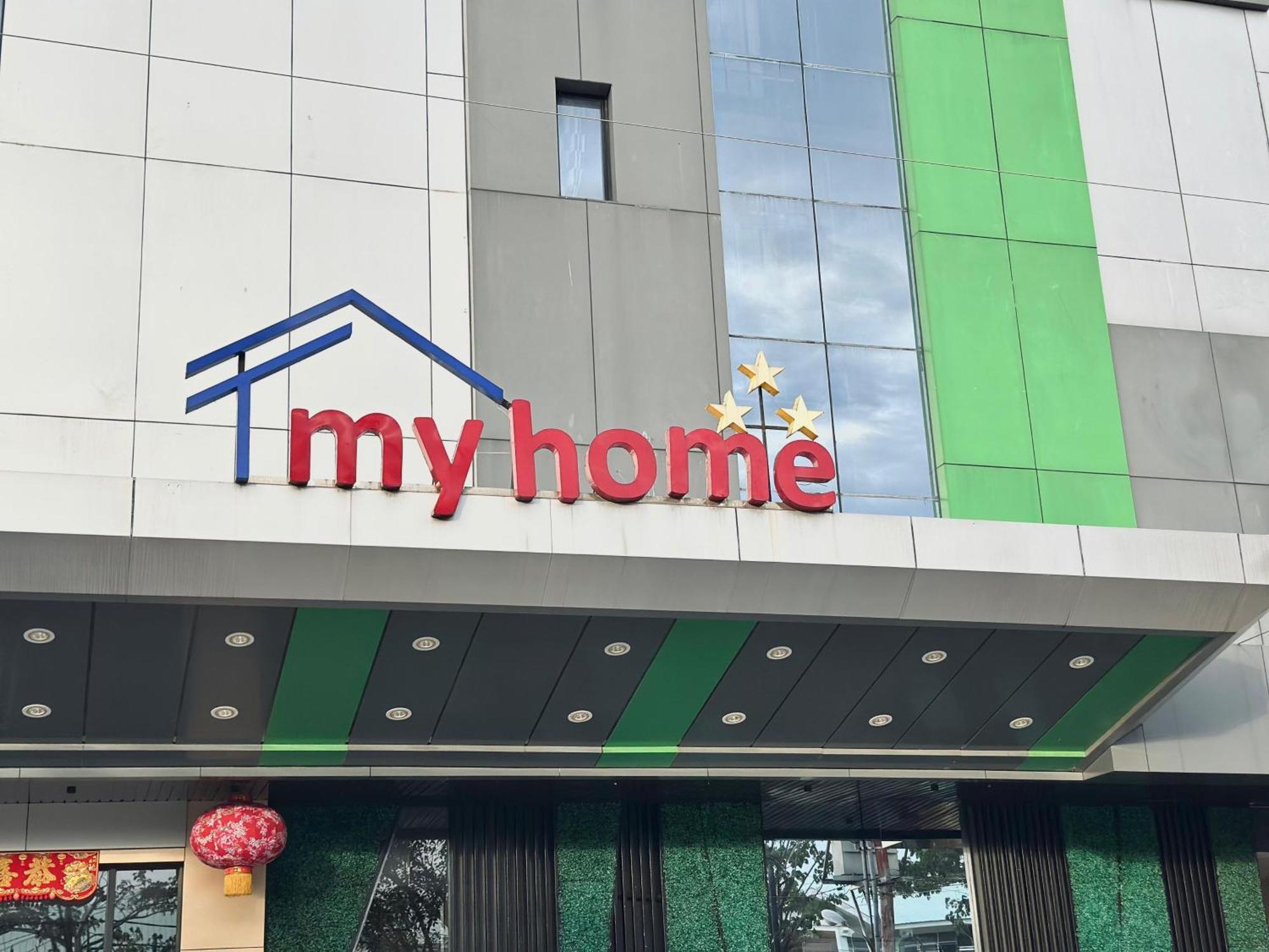 My Home Hotel Pontianak Exterior foto