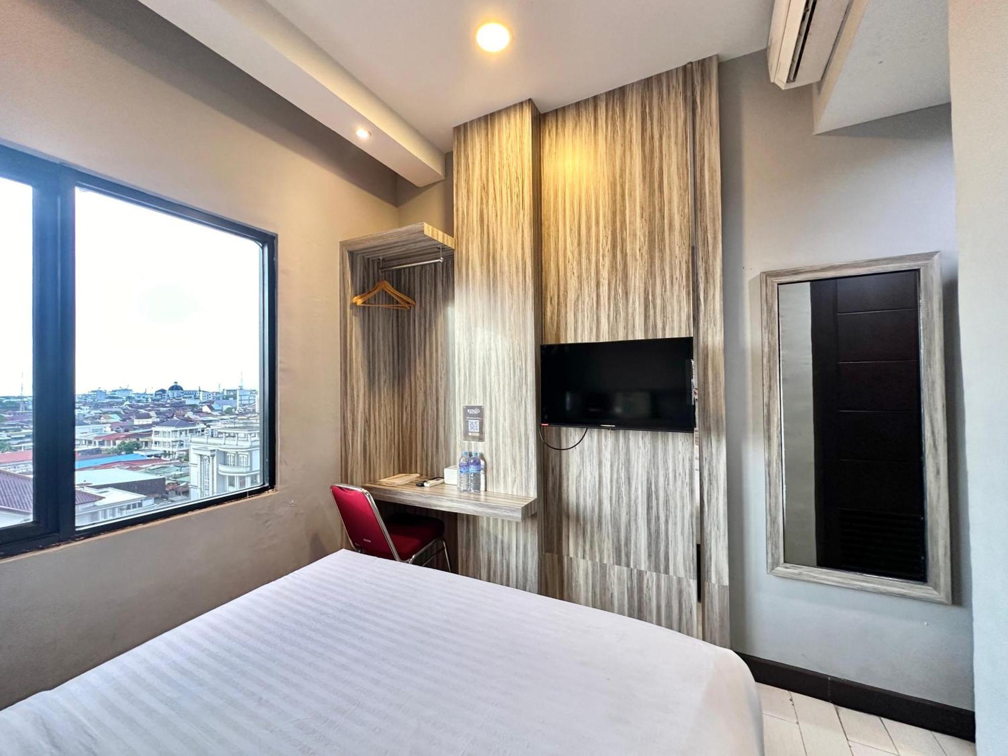 My Home Hotel Pontianak Exterior foto