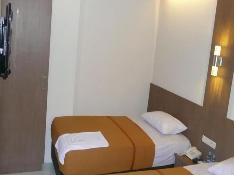 My Home Hotel Pontianak Exterior foto